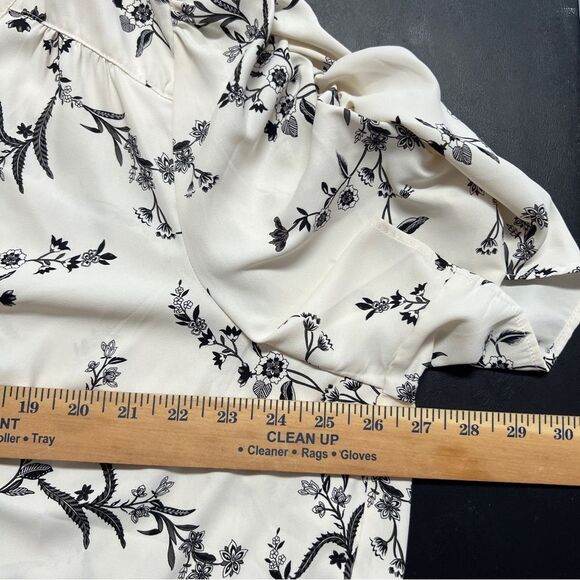 Torrid Harper Georgette White and Black Floral Blouse 0667 - Picture 7 of 8